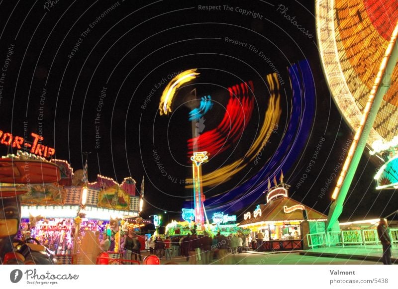 freiburger herbstmesse VI Nacht Licht Langzeitbelichtung Ausstellung Kirmess Freiburg im Breisgau Farbe