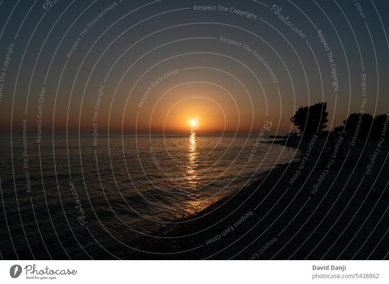 Schöner Sonnenuntergang in Kroatien. Dieses Foto ist im Juli 2023 aufgenommen Nachmittag Hintergrund Strand schön Schönheit Küste farbenfroh Ausflugsziel