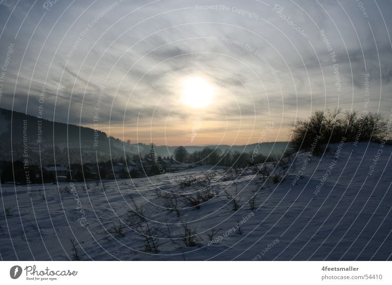 Land Of Confusion Wald Thüringen Sträucher Winter Wolken Hügel Horizont Licht Februar Sonne brotterode Schnee hell Berge u. Gebirge Beleuchtung Himmel