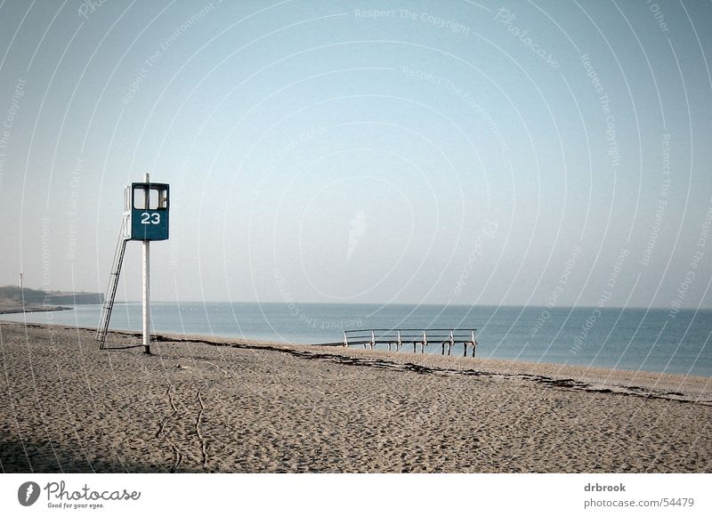 Winterpause Wachturm 23 Heiligenhafen Polarmeer Einsamkeit Strand Rettung Meer leer Ferien & Urlaub & Reisen abgelegen Küste kalt Sandbank Split Kies Wasser