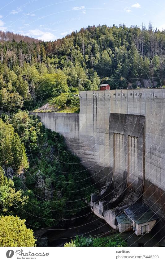 Okertalsperre | Harz Talsperre Beton Wand Architektur Bauwerk senkrecht Fluss Energie Wasserkraft Stausee Landschaft See Tourismus Berge u. Gebirge