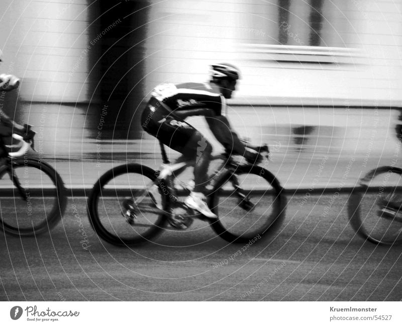 Radrennen Fahrrad Rücup Fahrer Lee Stadt Essen Essen-Rüttenscheid Rennfahrer Schwarzweißfoto Bewegung