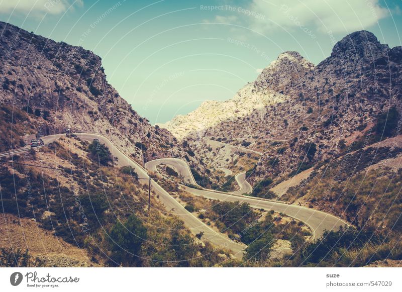 Fahrt ins Blaue mit Rosa durchs Grüne Ferien & Urlaub & Reisen Sommer Meer Berge u. Gebirge Natur Landschaft Küste Verkehr Straße fantastisch historisch retro