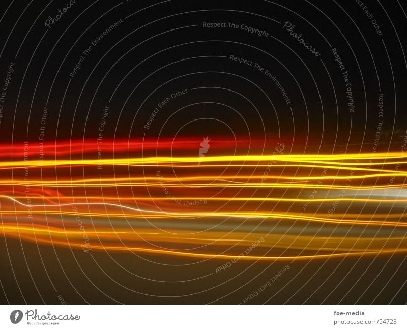 Stripes Nacht weich Streifen Langzeitbelichtung Schliere rot gelb glühen Geschwindigkeit vergangen Bewegung hinterherziehend Außenaufnahme Rücklicht Autobahn