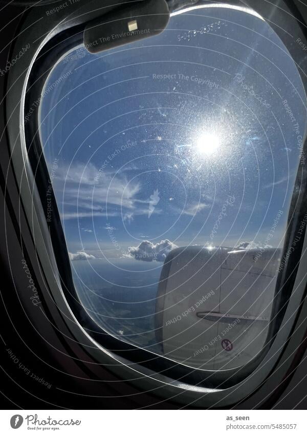 Flugzeugausblick Wolken Himmel Luftverkehr blau weiß fliegen Ferien & Urlaub & Reisen Ferne Farbfoto Freiheit Tag Menschenleer Tourismus Fernweh Umwelt grau