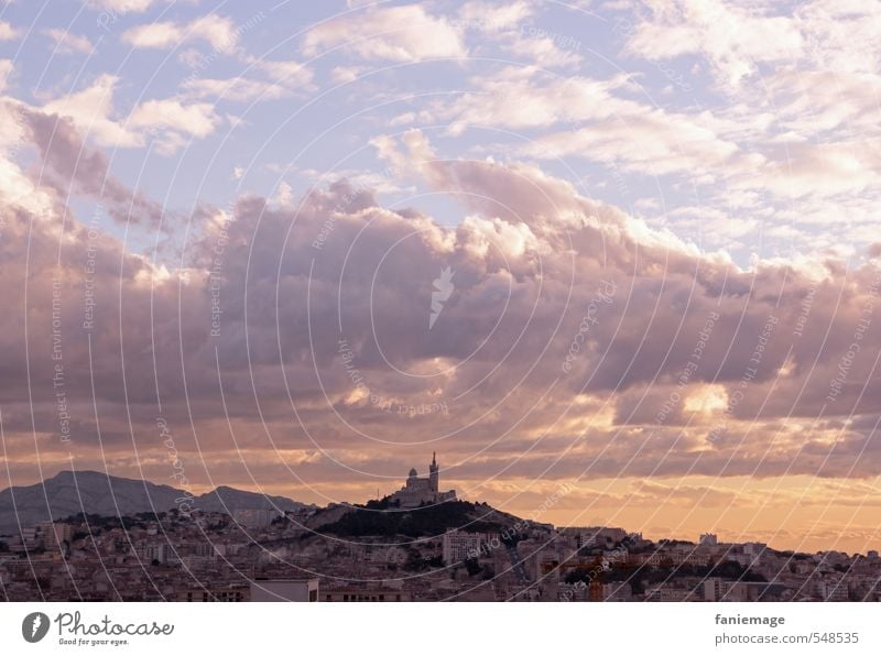 Notre-Dame de la Garde Marseille Frankreich Hauptstadt Hafenstadt Kirche Wahrzeichen Souvenir Stimmung Glaube ästhetisch Wolken Wolkenhimmel Abenddämmerung rosa