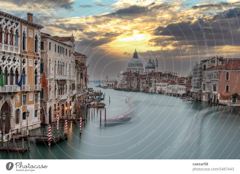 Blick auf den Canal Grande von der Ponte dell' Accademia am Morgen, Venedig venezia berühmt Ansicht Stadtbild Kirche Straße Kanal herrschaftlich