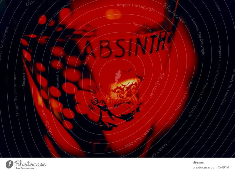 Teuflisches Vergnügen Spirituosen rot Löffel Absinth Teufel Gesicht gefährlich Alkohol Kerze Glas bedrohlich