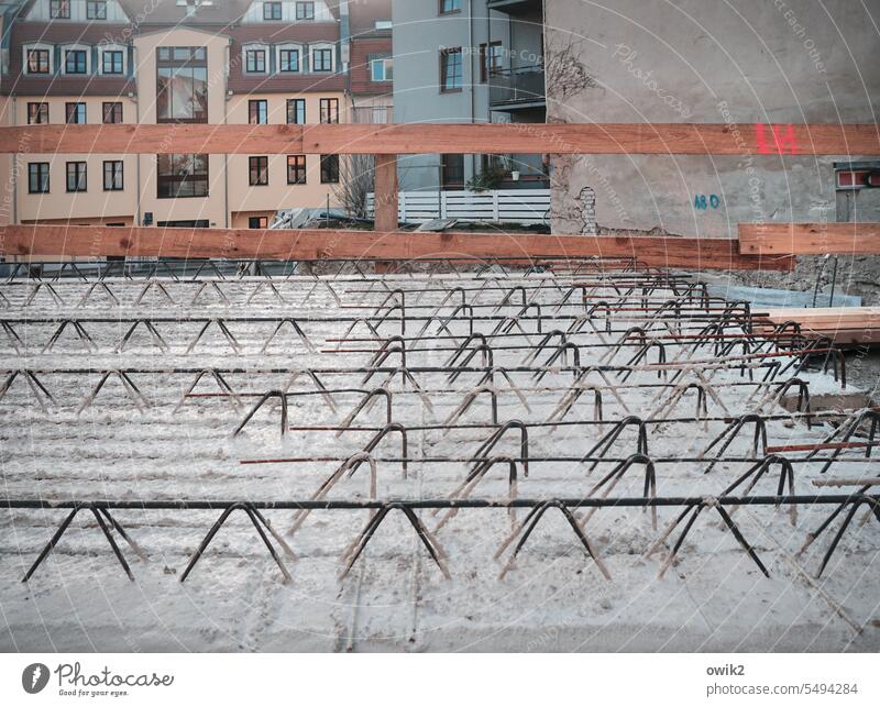 Filigrandecke Baustelle Bauphase vorläufig bauen Bauwerk Beton Außenaufnahme Menschenleer Farbfoto Detailaufnahme Arbeitsplatz Fundament Tag gegossen