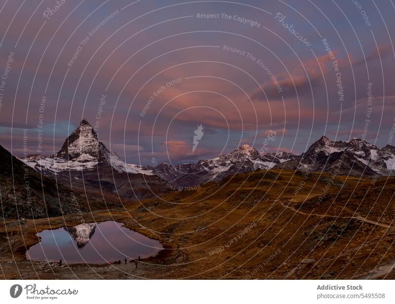 Sonnenaufgang am Riffelsee in der Schweiz Meereslandschaft Berge u. Gebirge felsig Kamm Formation Winter Landschaft Schnee kalt frieren idyllisch Wetter Saison