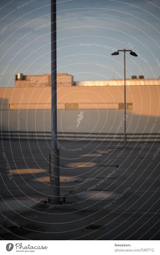 | T. Himmel Sonne Sonnenaufgang Sonnenuntergang Schönes Wetter Stadt Stadtzentrum Parkhaus Bauwerk Gebäude Straße Wege & Pfade Beton Metall Linie grau orange