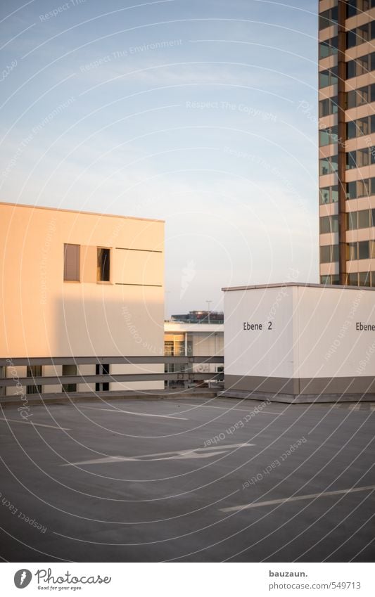 ebene 2 ebene. Himmel Sonnenaufgang Sonnenuntergang Sonnenlicht Schönes Wetter Straße Straßenkreuzung Wege & Pfade Beton Schriftzeichen Ziffern & Zahlen