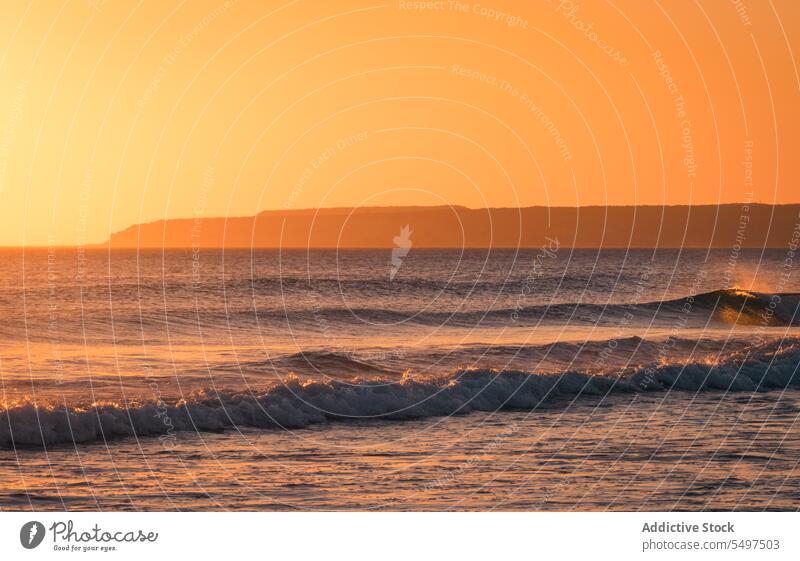 Bunter Sonnenuntergang über dem Meer im Sommer MEER Meereslandschaft Landschaft Abend Dämmerung Strand lebhaft Sand Harmonie Natur Wasser Abenddämmerung Ufer