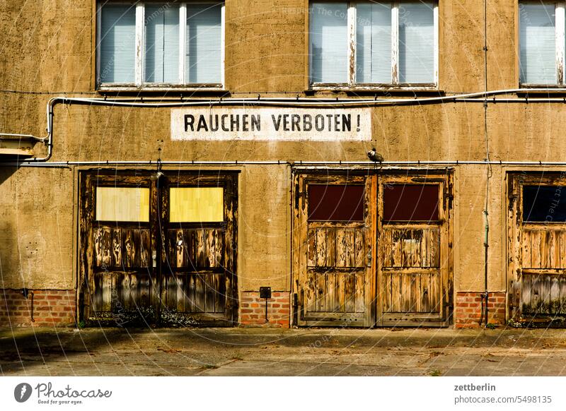 Rauchen verboten! altstadt anhalt aschersleben gebäude haus historisch historische altstadt kleinstadt licht mauer mittelalter morgen reise sachsen-anhalt sonne