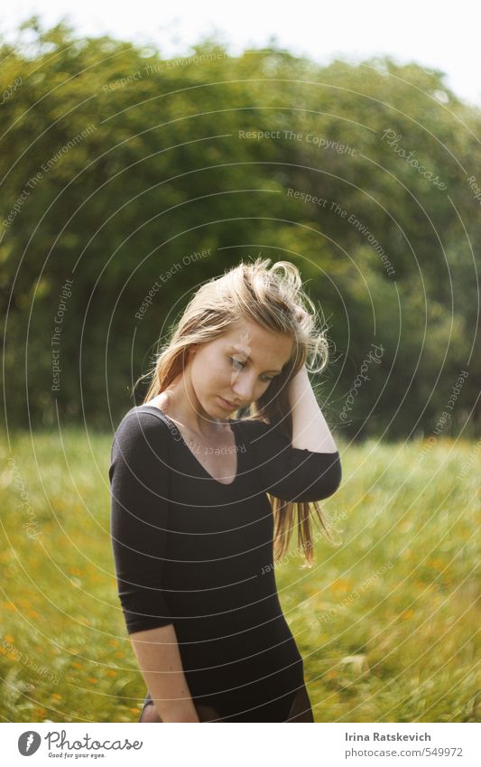 Veronica Junge Frau Jugendliche Haare & Frisuren Gesicht Arme 18-30 Jahre Erwachsene Natur Landschaft Sonne Sommer Schönes Wetter Pflanze Blume Gras Feld