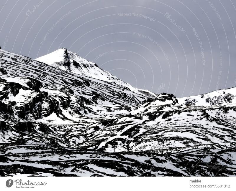 Winterausblick Berg idyllisch Märchenhaft Schneebedeckte Gipfel Natur kalt Landschaft kühl weiß Bergwelten schneebedeckt Schneelandschaft Eis Schneefall