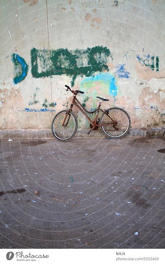 immer wieder... I ... Fahrradmotive alt Rost braun retro Metall Fahrradfahren Verkehr Straße Verkehrsmittel Freizeit & Hobby Mobilität Sport Stadt Wand