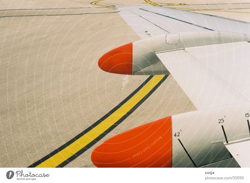 start Flugzeug Beginn Tragfläche Geometrie graphisch gelb rot fliegen fokker 100:-)