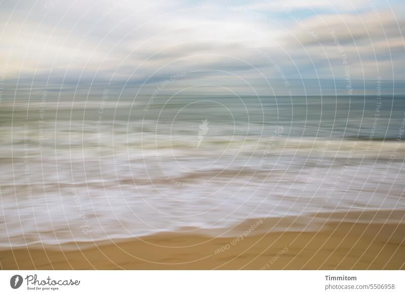 Einige Momente am Nordseestrand Strand Sand Wellen Gischt Wasser Horizont Himmel Wolken Sommer warm Ruhe Entspannung Mehrfachbelichtung Dänemark Natur Meer