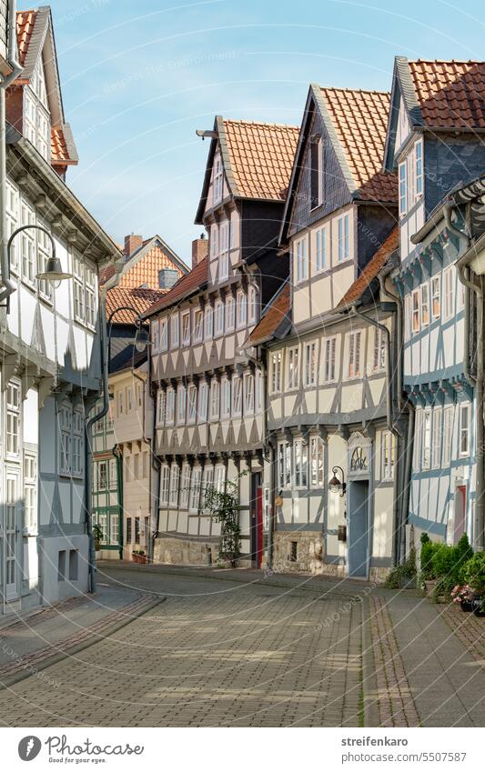 Drinkje bej Inkje I und um die Ecke stehen die schönen Fachwerkhäuser Wolfenbüttel Fachwerkhaus Fachwerkfassade Haus Außenaufnahme Fassade Menschenleer