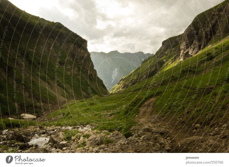 Dieser Weg wird kein leichter sein… Umwelt Natur Landschaft Himmel Wolken Sommer Alpen Berge u. Gebirge Gipfel entdecken Blick wandern Ferne grün Abenteuer