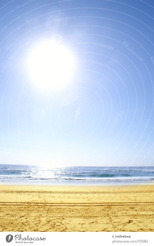 Surfer's Paradise Beach Strand gelb Australien einfach surfers paradise clichee water sun Sand blue brown white contrast bright holiday mood waves midday empty