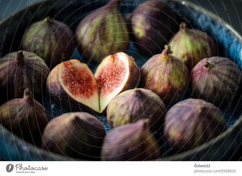 Feigenkonferenz mit Herz Obst Obstgarten Lebensmittel süß fruchtig Frucht saftig Gesundheit Gesunde Ernährung Vegane Ernährung Bioprodukte lecker Leckerbissen