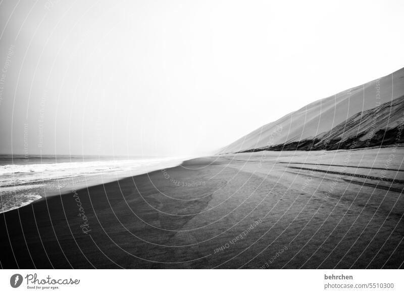 melancholie Schwarzweißfoto Sanddüne Wellen Wasser Dunes beeindruckend magisch Düne traumhaft Swakopmund Walvisbay Himmel Horizont Ferien & Urlaub & Reisen