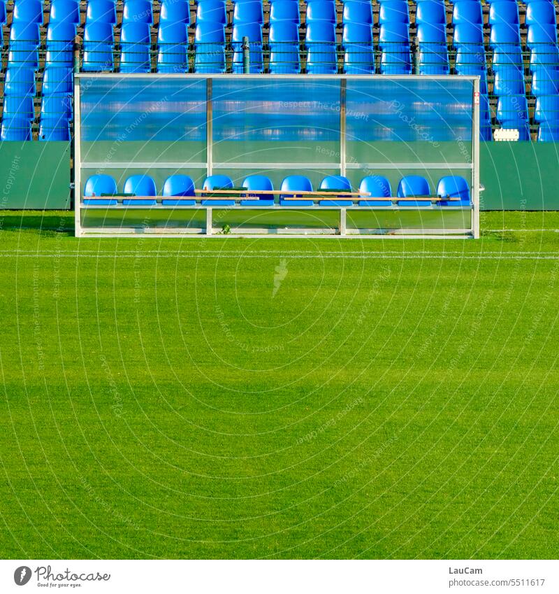 Samstag - steht für viele im Zeichen des Fußballs Fußballplatz Bundesliga freie Plätze freie Platzwahl Ballsport Sport Stadion Tribüne Fußballstadion