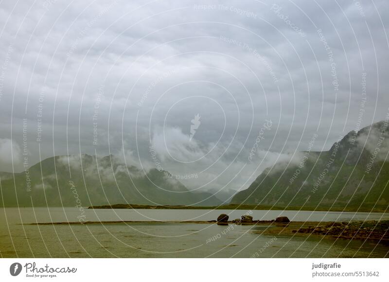 Norwegen Fjord Berge u. Gebirge Landschaft Wasser Natur Wolken Himmel stille Ruhe Dunst Idylle Ausblick Skandinavien Ferien & Urlaub & Reisen ufer melancholie