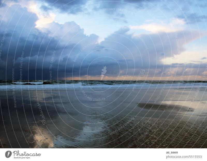 Am Meer Nordsee Ebbe Flut Abend Wolken Himmel Spiegelung Sonnenuntergang Abenddämmerung Dramatik Wasser Strand Küste Gezeiten Wattenmeer Horizont Insel Ferne