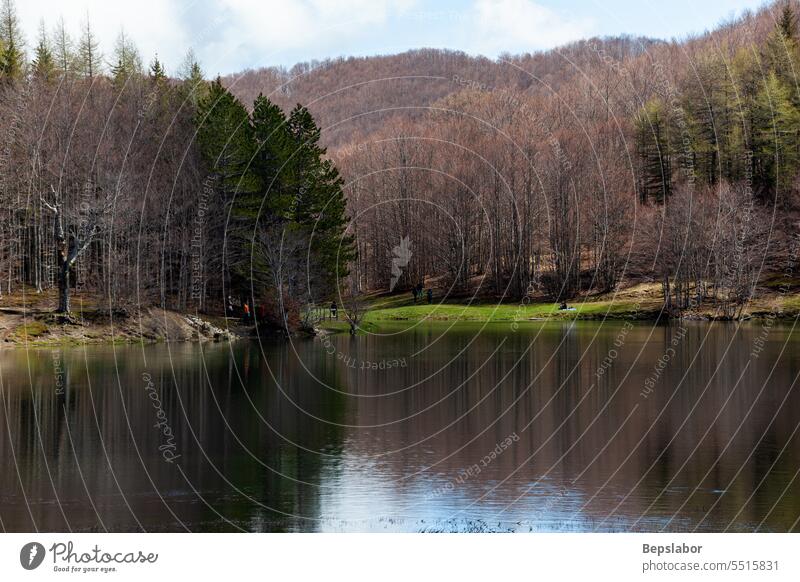 Blick auf den Calamone-See in Ventasso, Reggio Emilia. Foto in hoher Qualität Natur Himmel Wasser Cloud Schönheit blau grün im Freien natürlich malerisch reisen