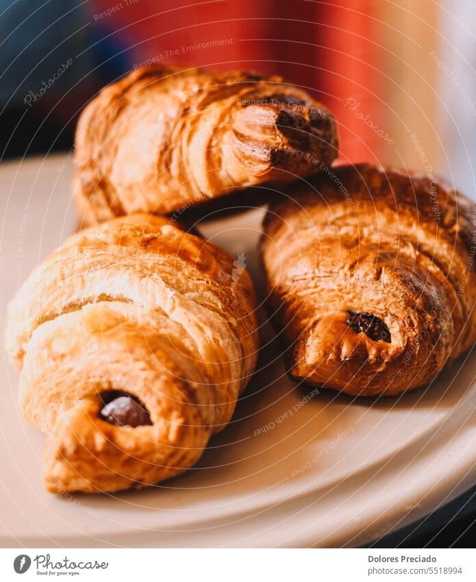 Hausgemachte Croissants Französisch Rezept, frisch und gerade gemacht Hintergrund Baguette backen Bäckerei Brot Brotteig Frühstück braun Brötchen Butter