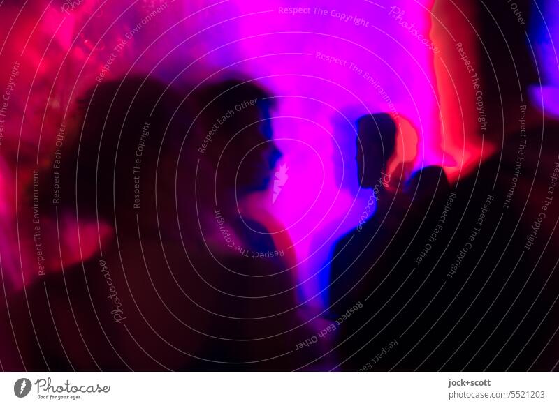 Parallelwelt | Technoparade Nachtleben Rave Tanzen Mensch Lightshow nachtaktiv clubbing ausgehen Silhouette Bewegungsunschärfe Fuckparade psychedelisch