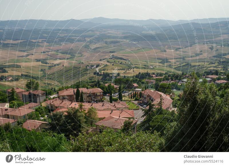 Volterra, mittelalterliche Stadt in der Toskana, Italien Europa Pisa antik Architektur Gebäude Großstadt Farbe Tag Außenseite historisch Haus Landschaft