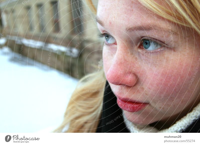 Winter in Ringethal Fabrik blond Trauer kalt Mädchen Hoffnung blaue augen Traurigkeit Gesicht rote wangen