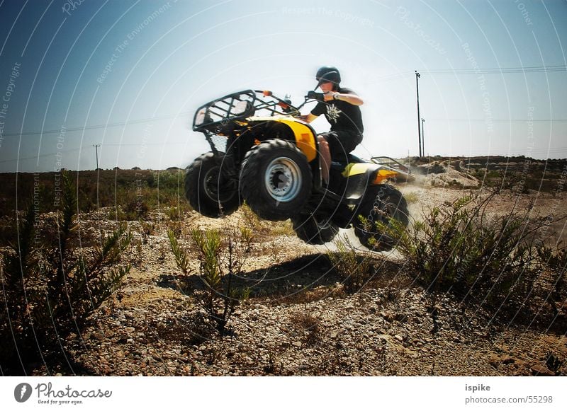 FabulousJump Griechenland Buggy (Motorrad) springen gefährlich gelb Helm Staub Stunt Stuntman Geschwindigkeit Luft Kollision Unfall Sonne Himmel blau bedrohlich