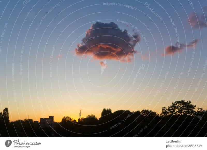 Wolke (immer noch die gleiche wie beim letzten Mal...) abend altocumulus drohend dunkel dämmerung düster farbspektrum feierabend froschperspektive gewitter