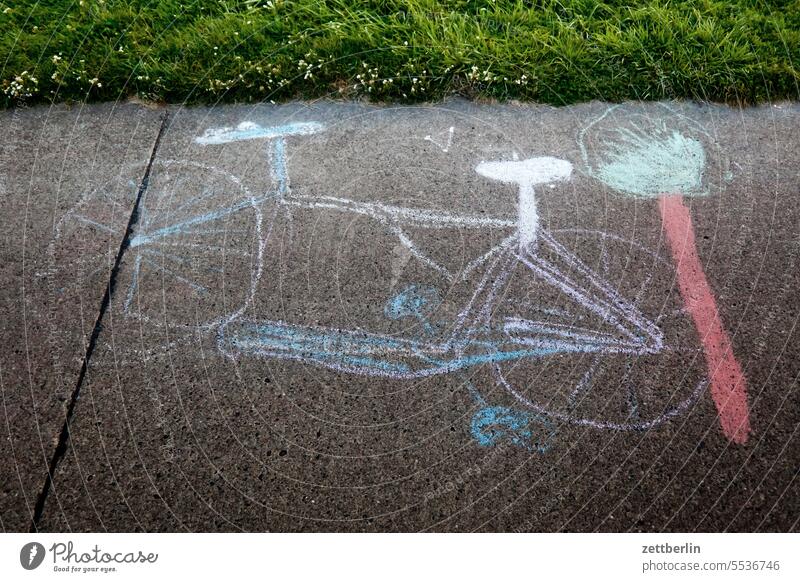 Fahrrad, Kreidezeichnung grafitti grafitto illustration kinderzeichnung kreide kreidezeichnung kunst mauer message nachricht pflastermalerei sachbeschädigung