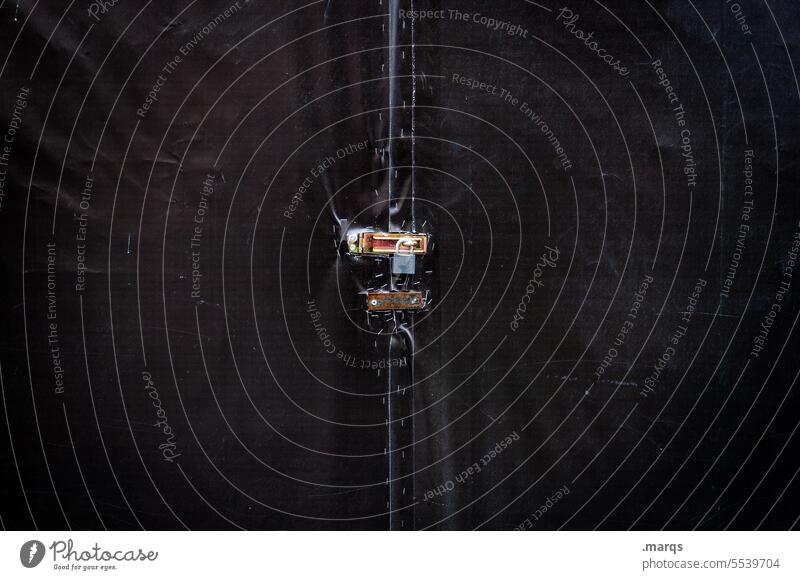Schloss und Riegel geschlossen Tor Detailaufnahme Tür Strukturen & Formen Holz einfach ausgesperrt Holztor versperrt Eingang Sicherheit gesichert Doppeltor