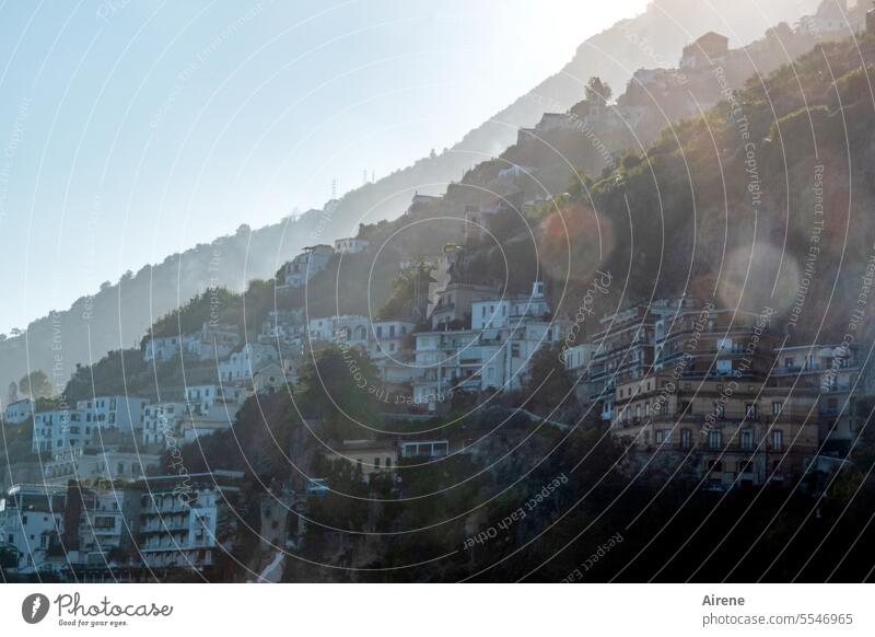 Blick zurück Hügel Panorama (Aussicht) mediterran Hang Dorf Totale Hanglage sommerlich Abend Fernweh Sommer Italienisch alt Altstadt Steilküste ländlich