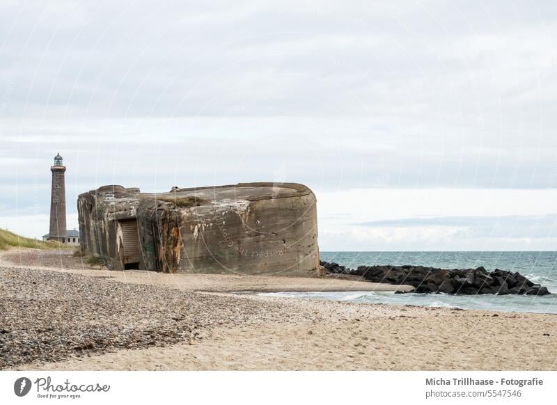 Leuchtturm und Bunkeranlagen am Strand von Skagen (Dänemark) Jütland Ostsee Ostseeküste Küste Landschaft Natur Meer reisen Tourismus Touristen Europa