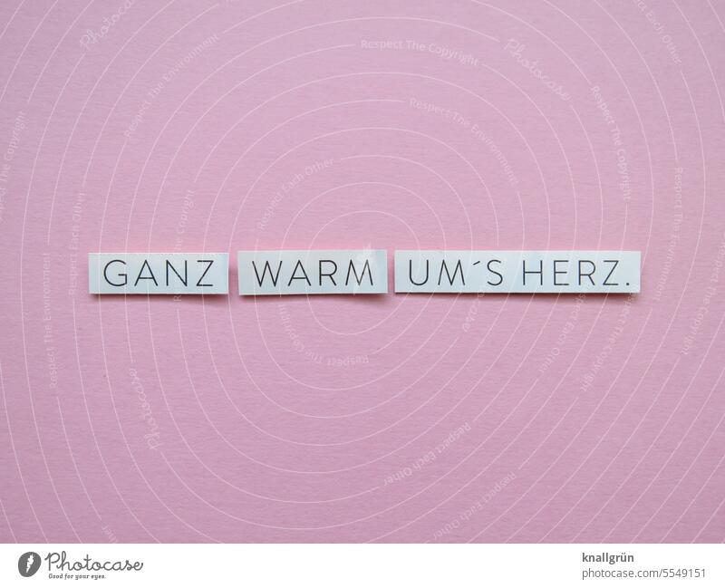 Ganz warm um‘s Herz. Gefühle Verliebtheit Liebe Romantik rosarot Glück Farbfoto Zusammensein Partnerschaft Glückshormone Serotonin Freundschaft