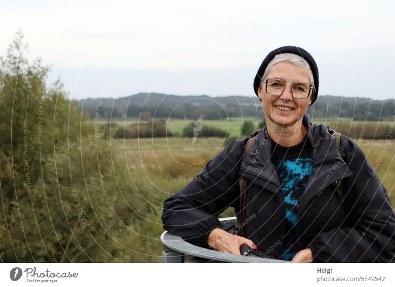 Weites Land | immer freundlich... Frau Mensch Porträt weiblich Lächeln Gesicht Erwachsene natürlich authentisch Blick feminin Außenaufnahme Freundlichkeit