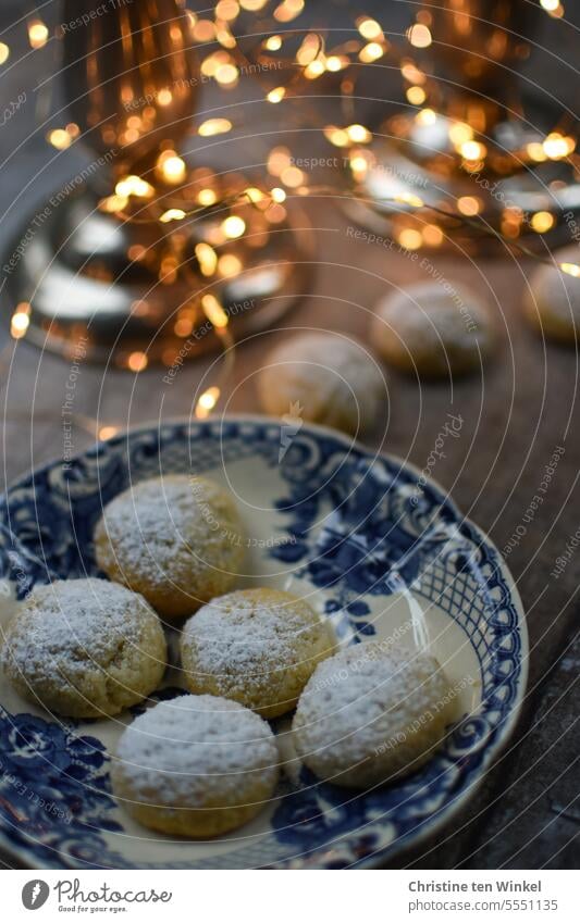 Weihnachtsplätzchen Vorfreude sebstgebacken Plätzchen Weihnachten & Advent Weihnachtsgebäck Weihnachtsbäckerei Adventszeit Kekse Lebensmittel Zitronenplätzchen