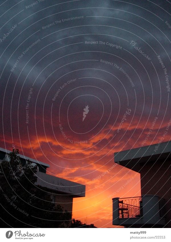 Gewitter kommt näher dunkel Sonnenuntergang Abenddämmerung bedrohlich Wolken Himmel