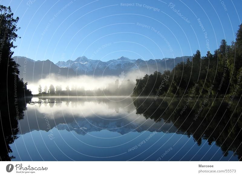 Spiegelsee See Wald Lake Matheson Neuseeland Nebel Wasser Berge u. Gebirge