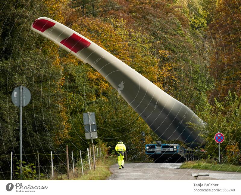 Transport eines Rotorblattes für eine Windkraftanlage Alternative Energie alternative Energieerzeugung alternative Energie gewinnen Windenergie Elektrizität