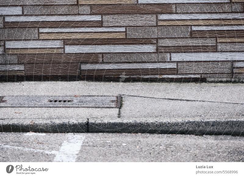 Viele Linien ergeben ein altmodisches Straßenbild grau trist Gebäude Bauwerk Architektur Wand Tag Farbfoto Außenaufnahme Menschenleer Mauer Bürgersteig Form