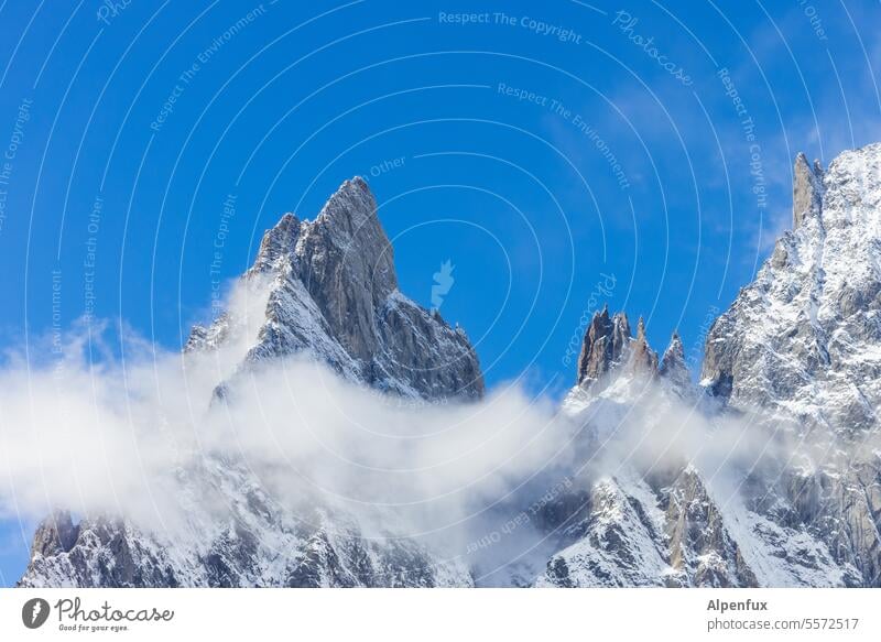 Peuterey Integral | längster Grat der Alpen Berge u. Gebirge Hochgebirge Felsen Gipfel Wolken Schneebedeckte Gipfel Farbfoto Landschaft Gletscher Eis